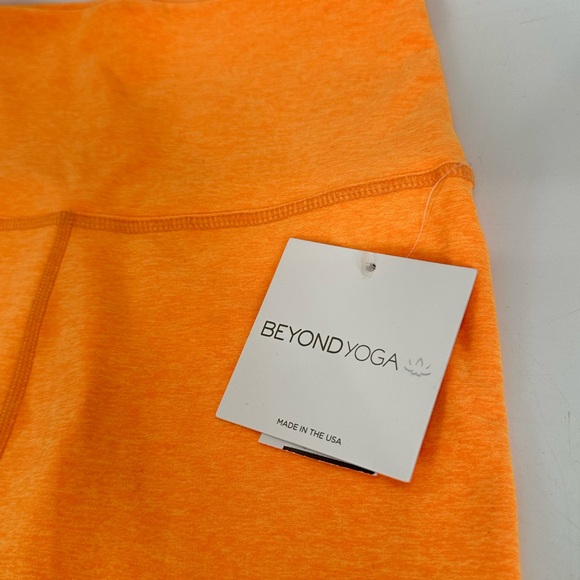 NWT Beyond Yoga Spacedye Keep Pace 7" Short Mapht Orange Size Medium - Picture 3 of 10